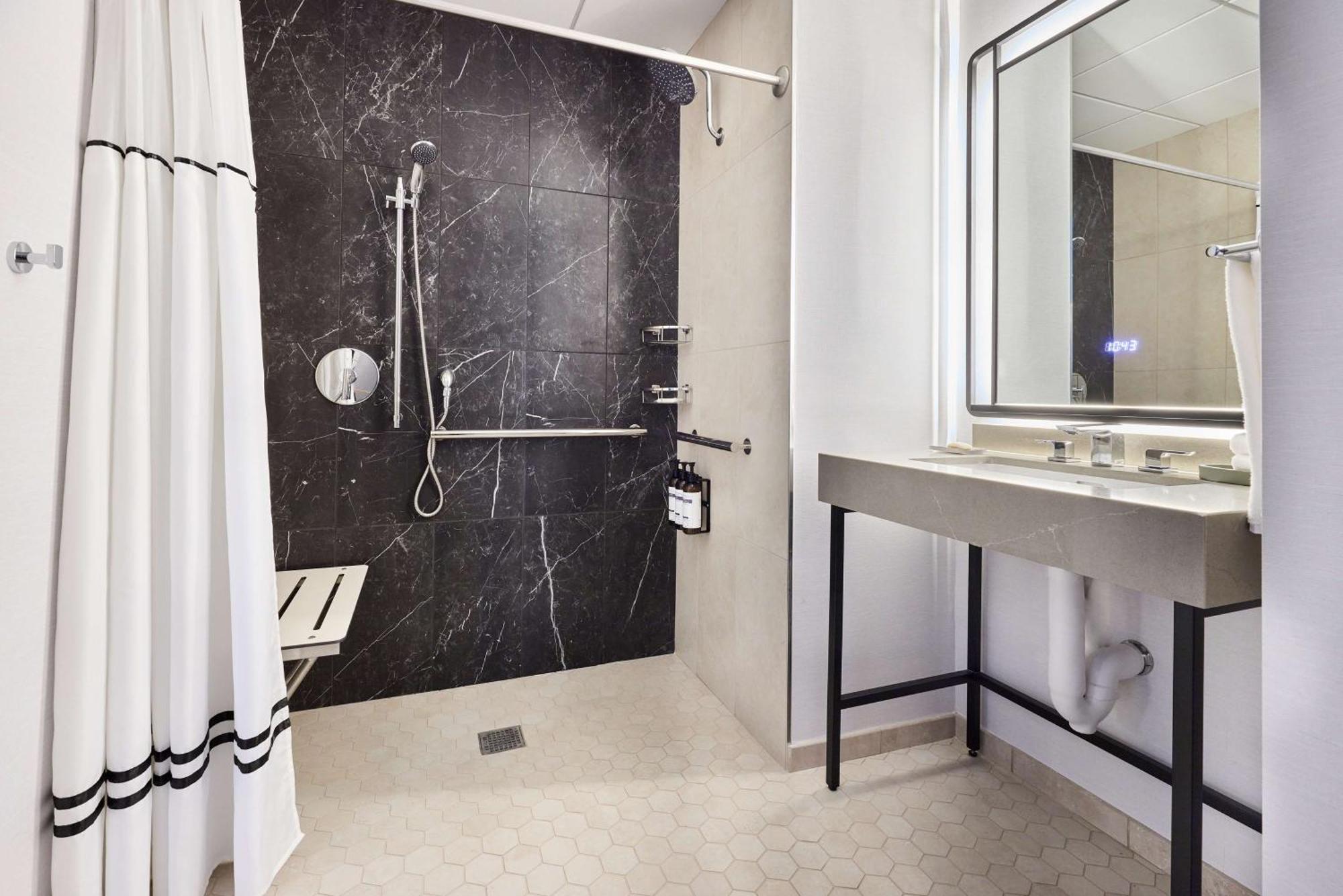 Hyatt Regency Hotel 4*
